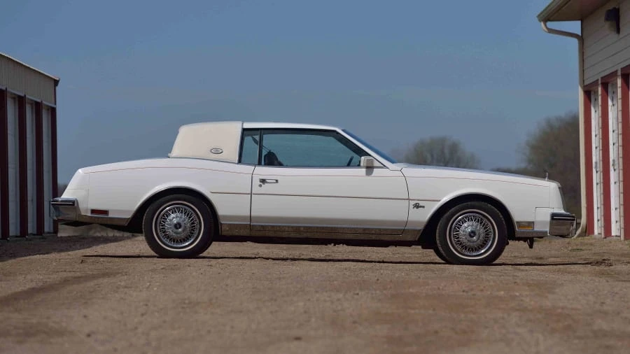 1985 Buick Riviera 4th-7th Gen - Image 2 of 12