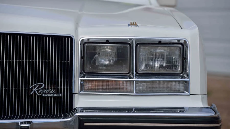1985 Buick Riviera 4th-7th Gen - Image 9 of 12