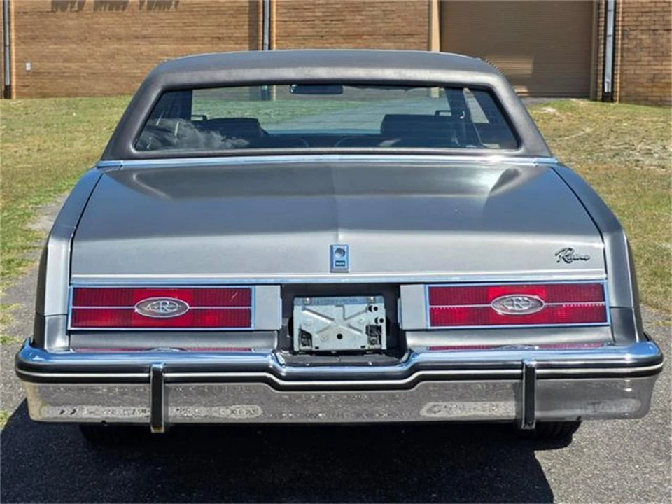 1985 Buick Riviera 4th-7th Gen - Image 9 of 31