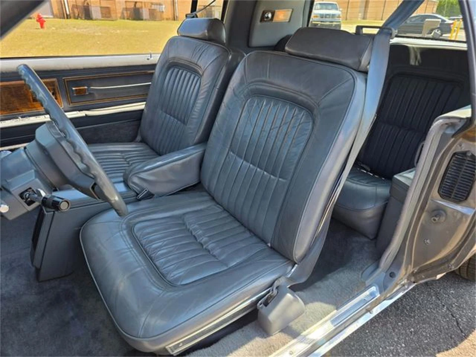 1985 Buick Riviera 4th-7th Gen - Image 25 of 31