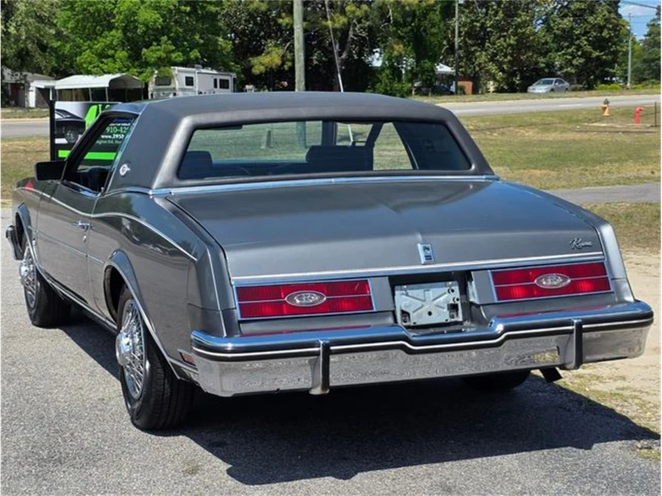 1985 Buick Riviera 4th-7th Gen - Image 10 of 31
