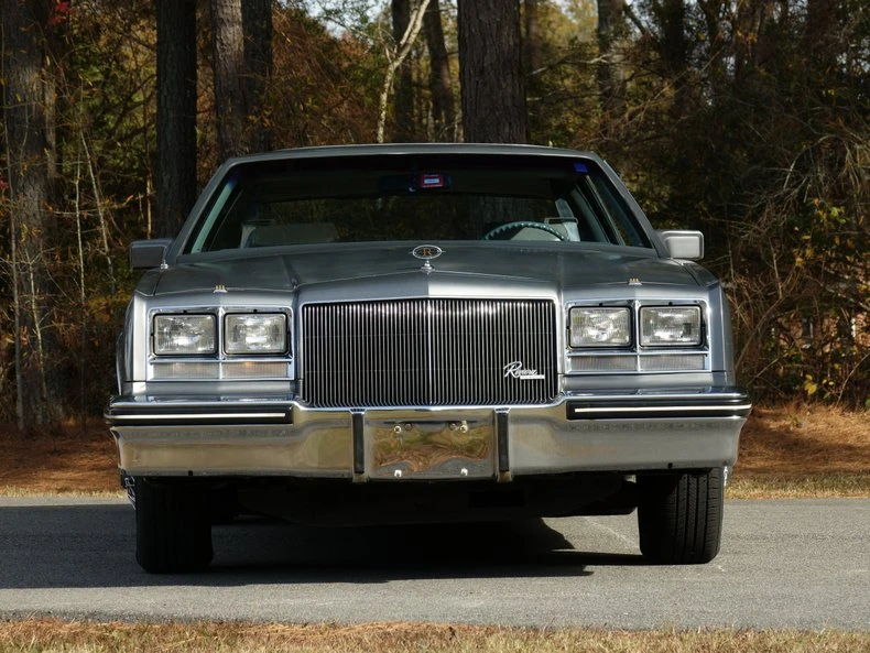1985 Buick Riviera 4th-7th Gen - Image 4 of 31