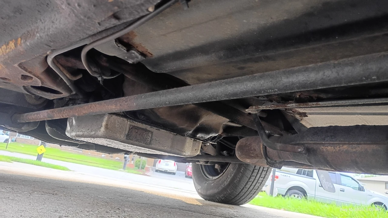 1985 Buick Riviera 4th-7th Gen - Image 30 of 31