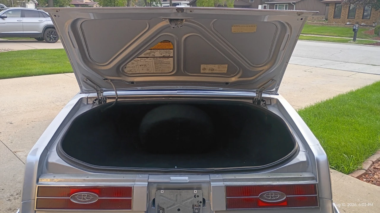 1985 Buick Riviera 4th-7th Gen - Image 14 of 31