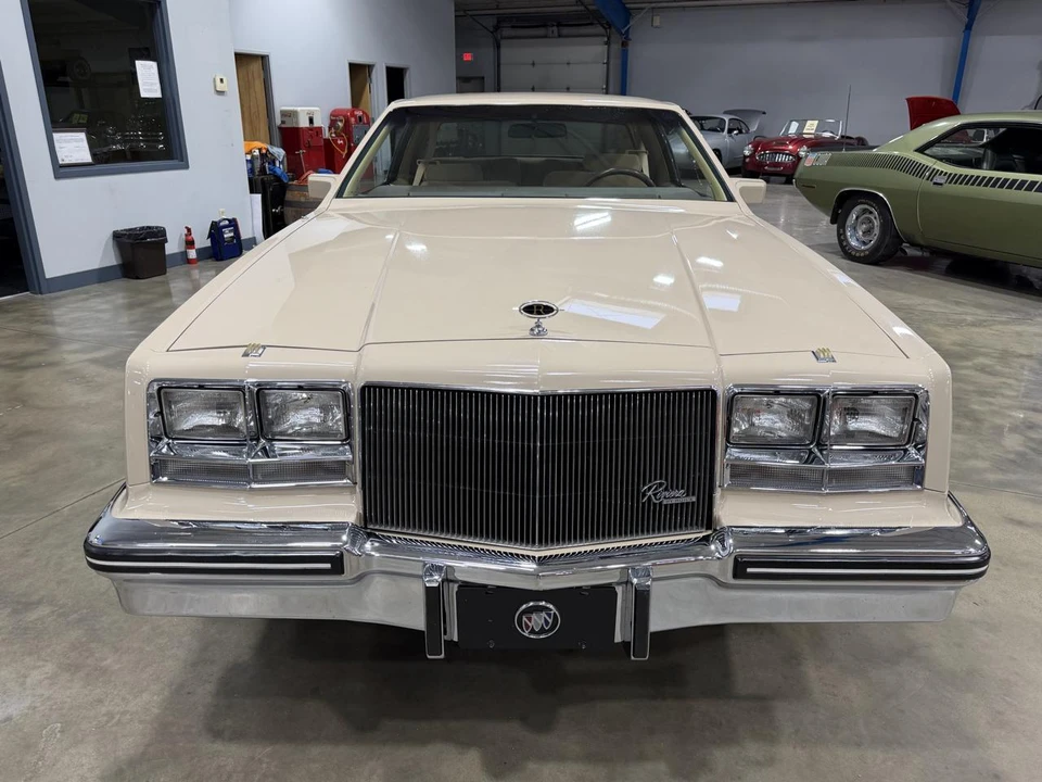 1985 Buick Riviera 4th-7th Gen - Image 4 of 29