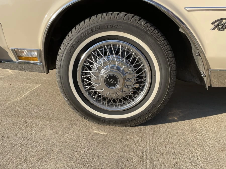 1985 Buick Riviera 4th-7th Gen - Image 12 of 26