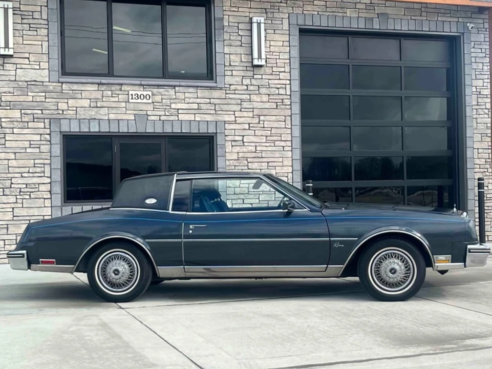 1985 Buick Riviera 4th-7th Gen - Image 2 of 31