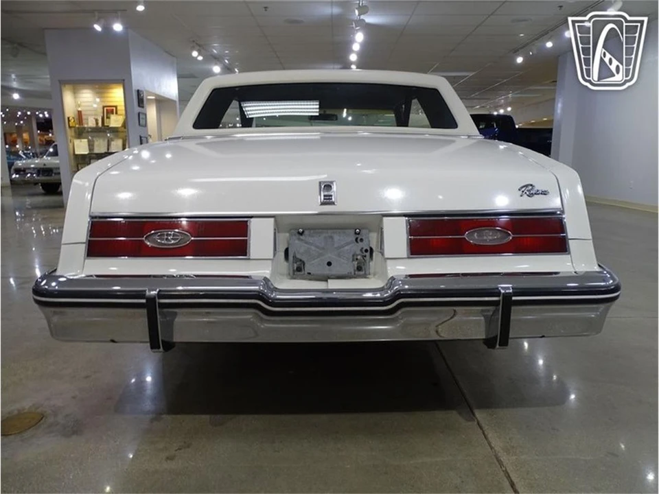 1985 Buick Riviera 4th-7th Gen - Image 13 of 31