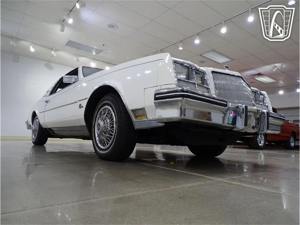 1985 Buick Riviera 4th-7th Gen - Image 23 of 31