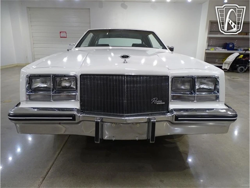 1985 Buick Riviera 4th-7th Gen - Image 25 of 31