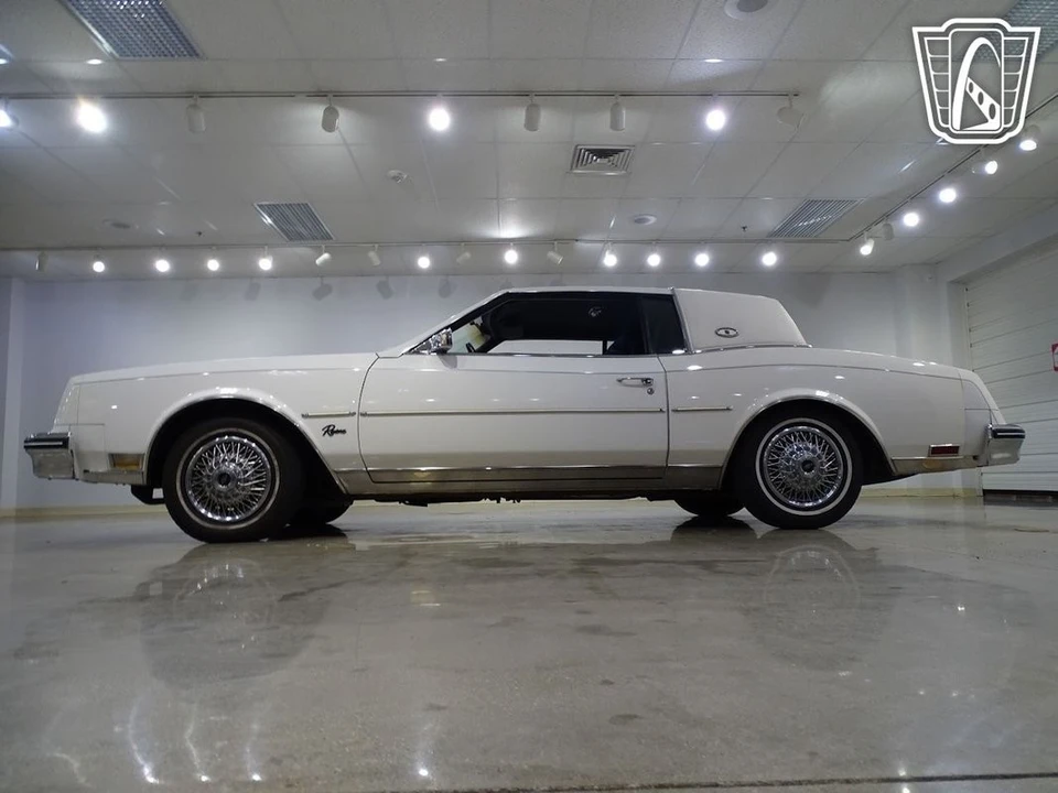 1985 Buick Riviera 4th-7th Gen - Image 9 of 12