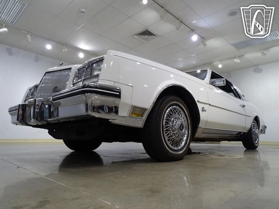1985 Buick Riviera 4th-7th Gen - Image 6 of 12