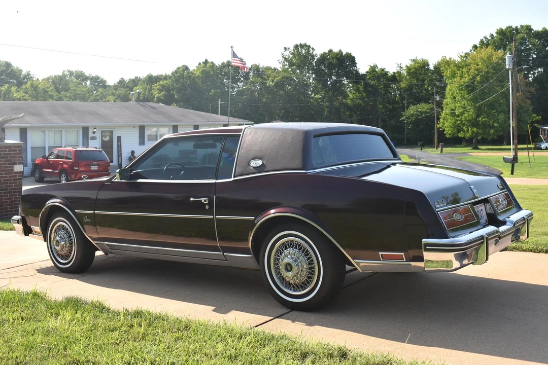 1985 Buick Riviera 4th-7th Gen - Image 4 of 5