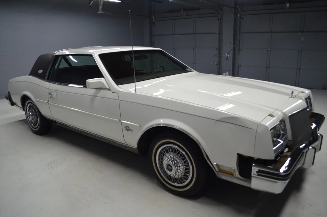 1985 Buick Riviera 4th-7th Gen - Image 2 of 31