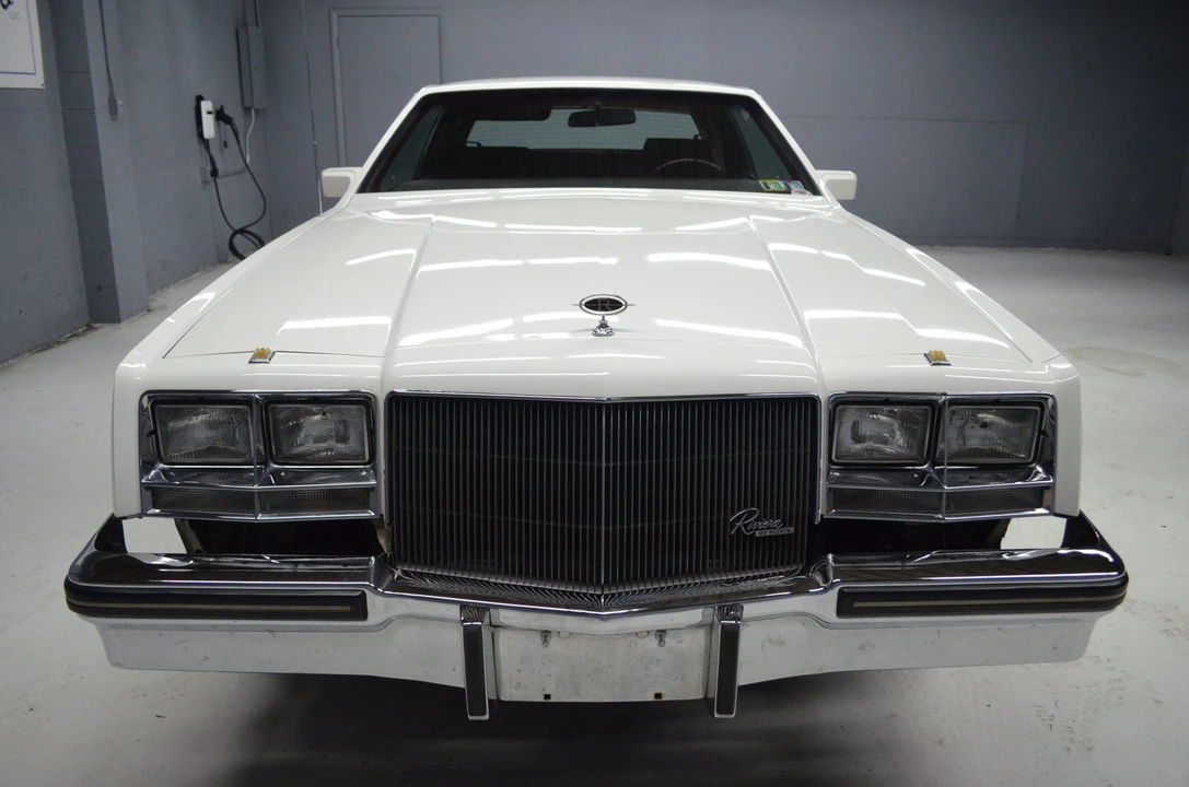 1985 Buick Riviera 4th-7th Gen - Image 25 of 31