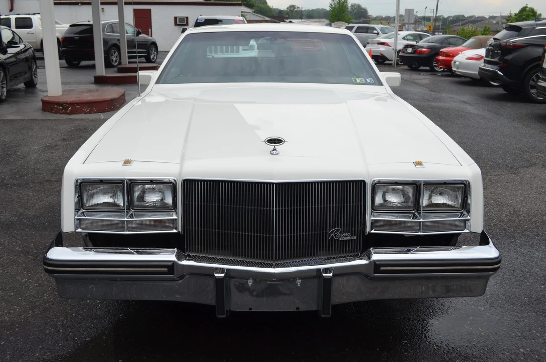 1985 Buick Riviera 4th-7th Gen - Image 9 of 31