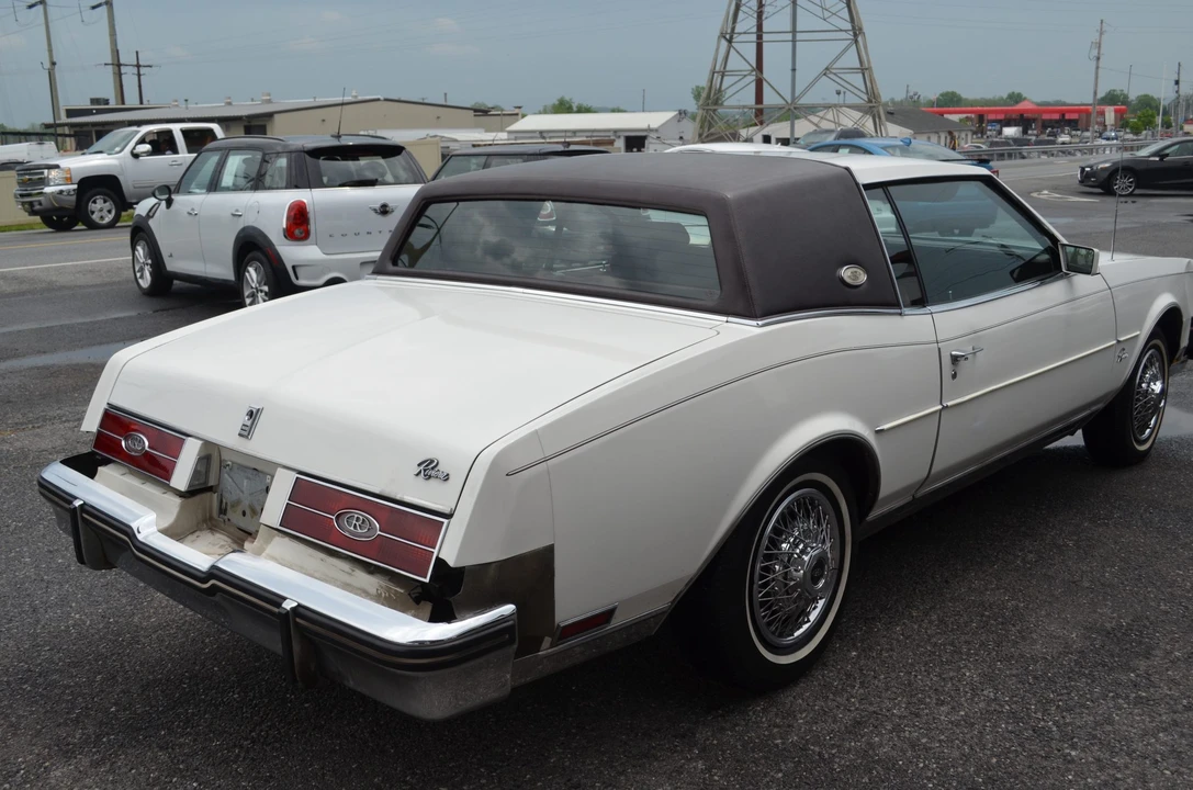 1985 Buick Riviera 4th-7th Gen - Image 13 of 31