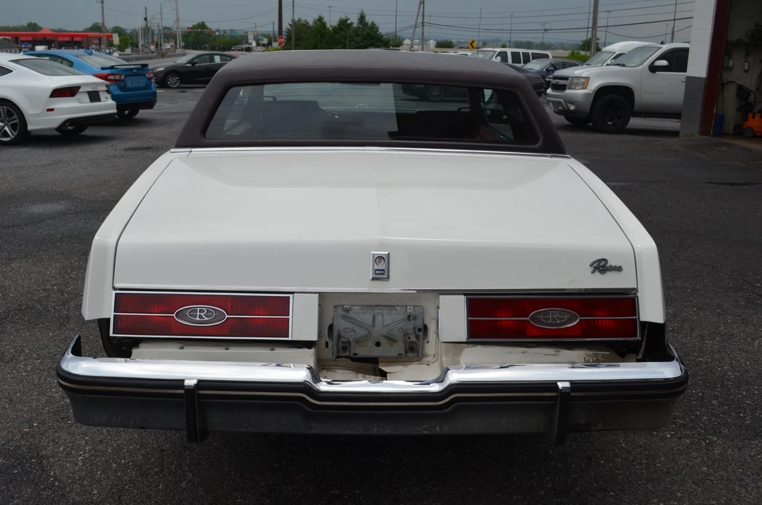1985 Buick Riviera 4th-7th Gen - Image 12 of 31