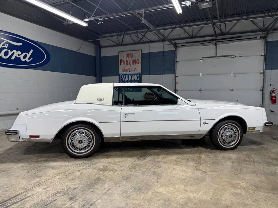 1985 Buick Riviera 4th-7th Gen - Image 10 of 21