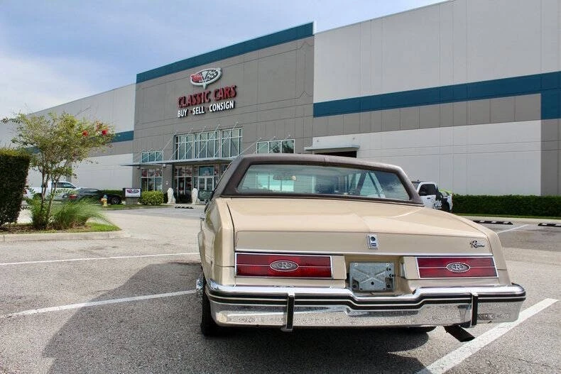 1985 Buick Riviera 4th-7th Gen - Image 11 of 12