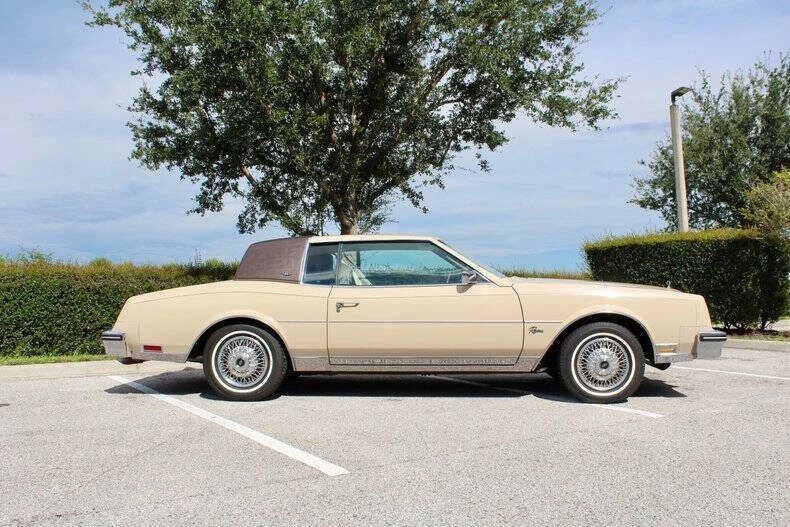 1985 Buick Riviera 4th-7th Gen - Image 2 of 12