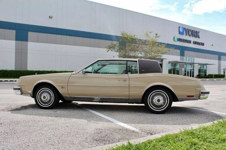 1985 Buick Riviera 4th-7th Gen - Image 9 of 12