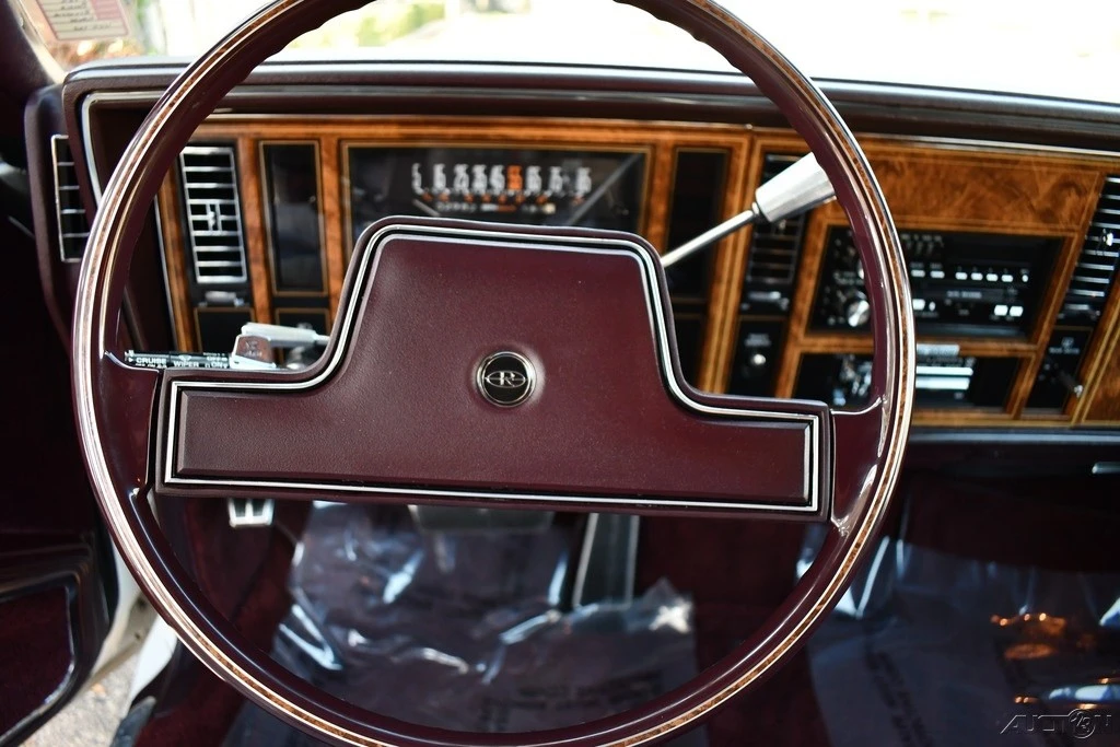 1985 Buick Riviera 4th-7th Gen - Image 14 of 24