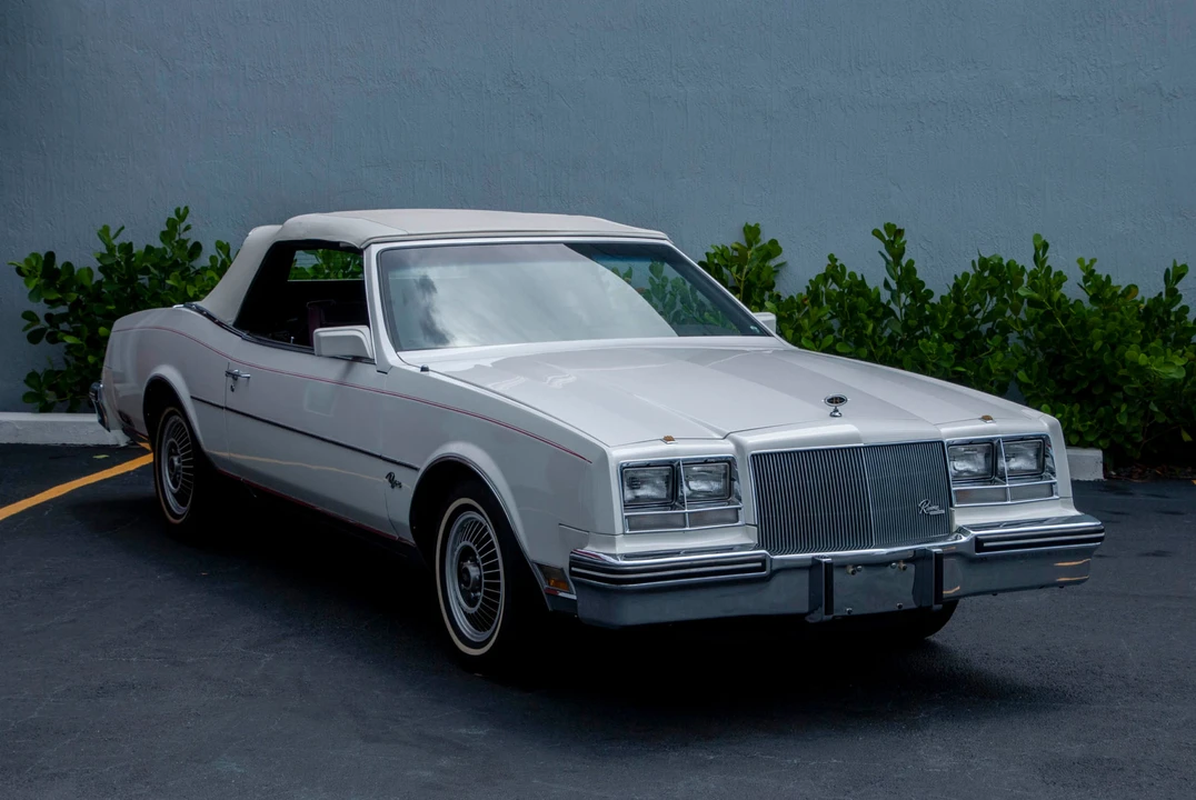 1985 Buick Riviera 4th-7th Gen - Image 2 of 31