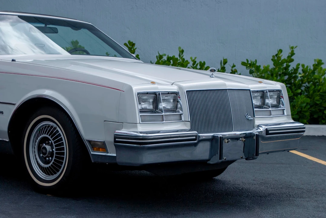 1985 Buick Riviera 4th-7th Gen - Image 25 of 31