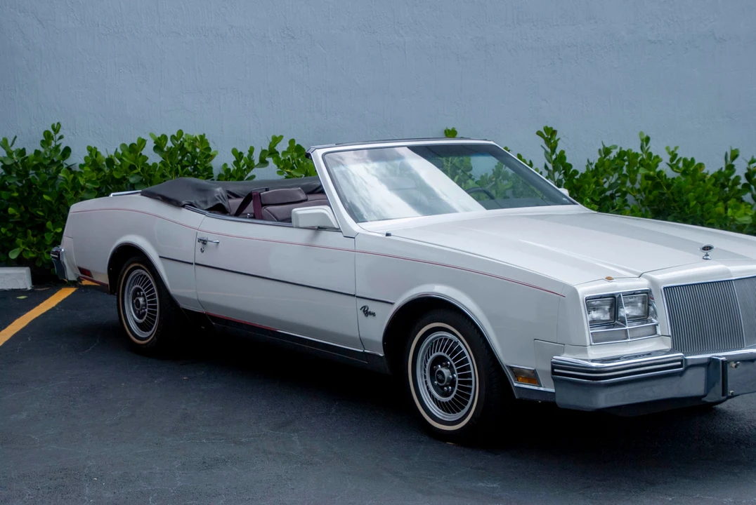 1985 Buick Riviera 4th-7th Gen - Image 24 of 31