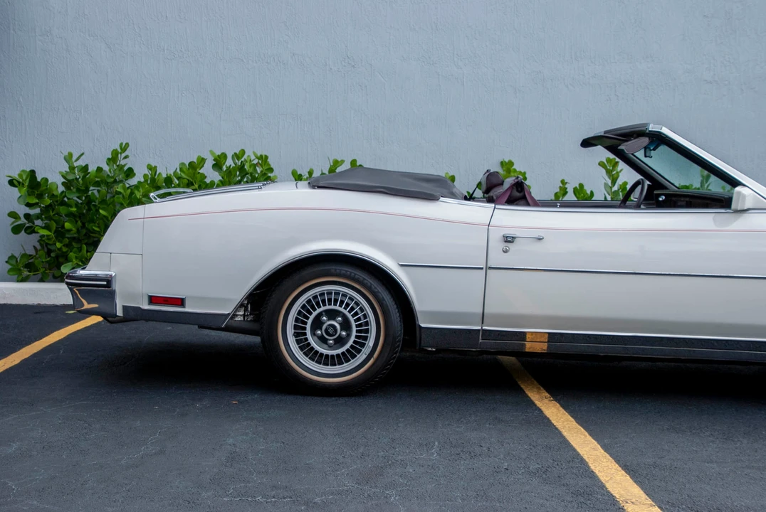 1985 Buick Riviera 4th-7th Gen - Image 30 of 31