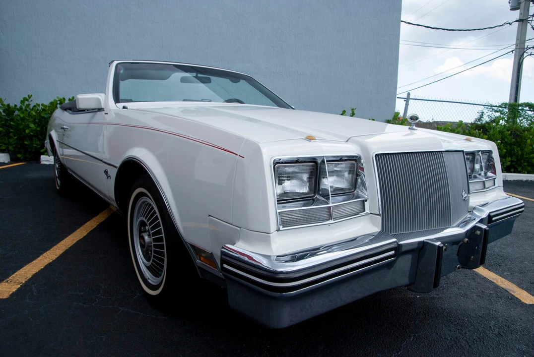 1985 Buick Riviera 4th-7th Gen - Image 4 of 31