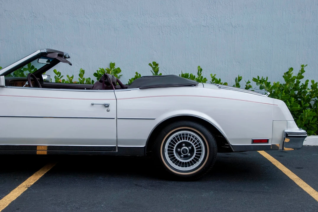 1985 Buick Riviera 4th-7th Gen - Image 29 of 31