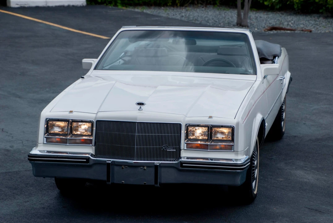 1985 Buick Riviera 4th-7th Gen - Image 9 of 31