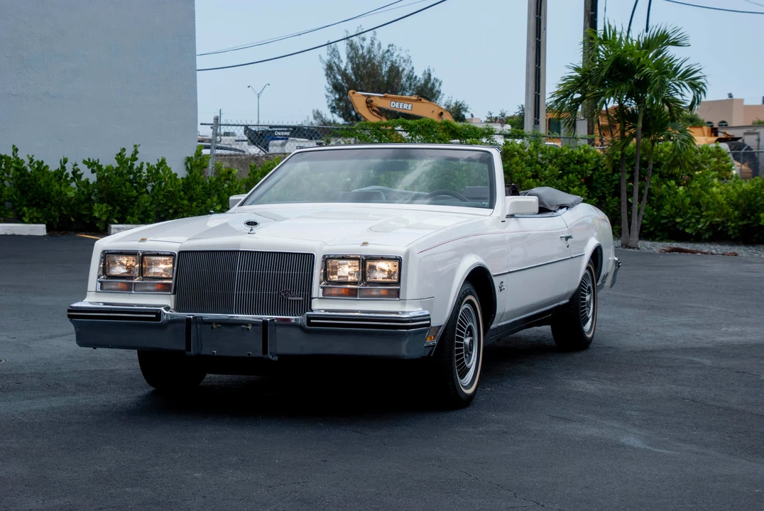 1985 Buick Riviera 4th-7th Gen - Image 10 of 31