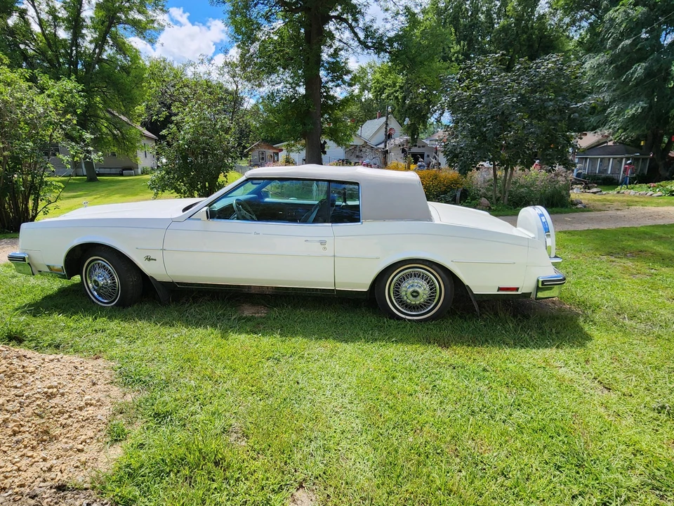 1985 Buick Riviera 4th-7th Gen - Image 8 of 31