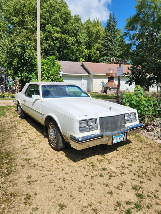 1985 Buick Riviera 4th-7th Gen - Image 2 of 31