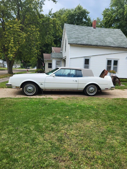 1985 Buick Riviera 4th-7th Gen - Image 9 of 31