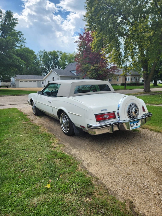 1985 Buick Riviera 4th-7th Gen - Image 10 of 31