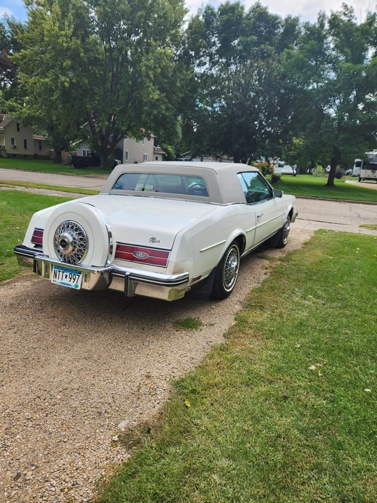 1985 Buick Riviera 4th-7th Gen - Image 13 of 31