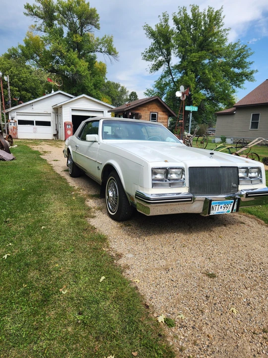 1985 Buick Riviera 4th-7th Gen - Image 4 of 31