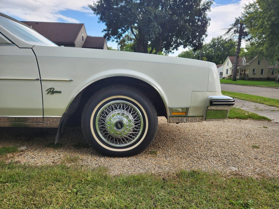 1985 Buick Riviera 4th-7th Gen - Image 18 of 31