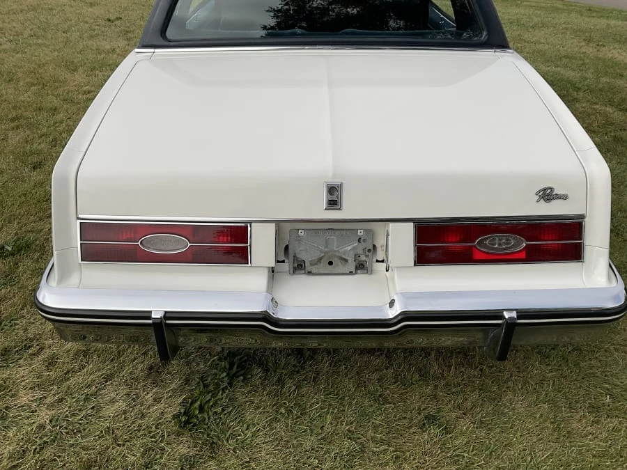 1985 Buick Riviera 4th-7th Gen - Image 4 of 16