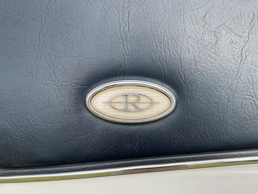 1985 Buick Riviera 4th-7th Gen - Image 9 of 16