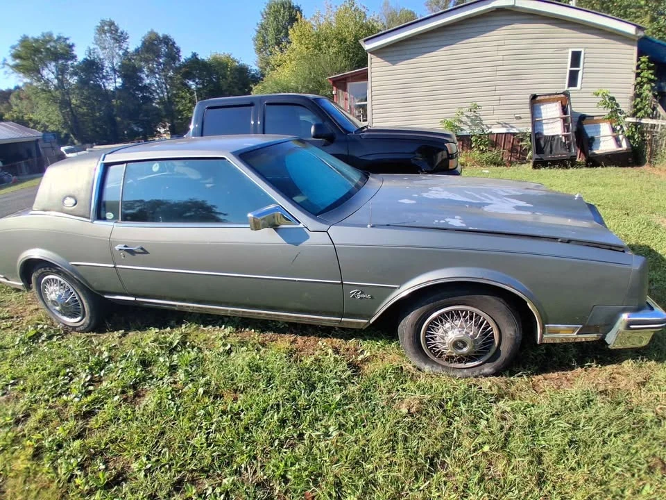 1985 Buick Riviera 4th-7th Gen - Image 2 of 8