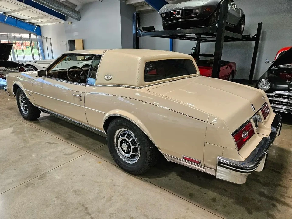 1985 Buick Riviera 4th-7th Gen - Image 2 of 18