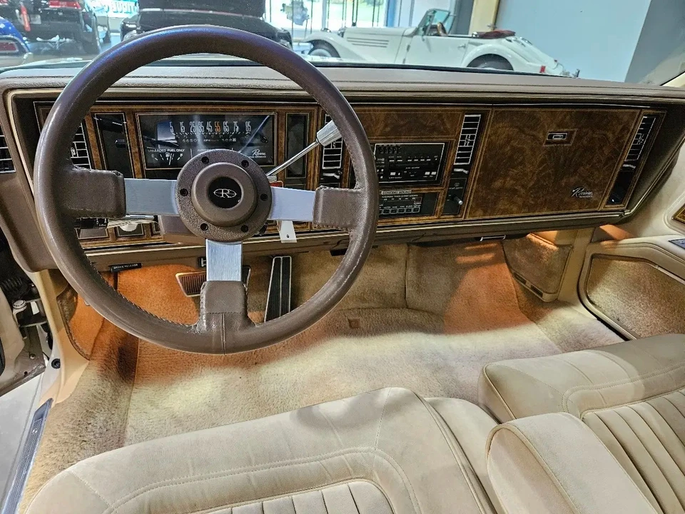 1985 Buick Riviera 4th-7th Gen - Image 11 of 18