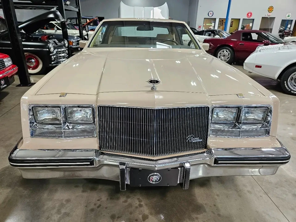 1985 Buick Riviera 4th-7th Gen - Image 4 of 18