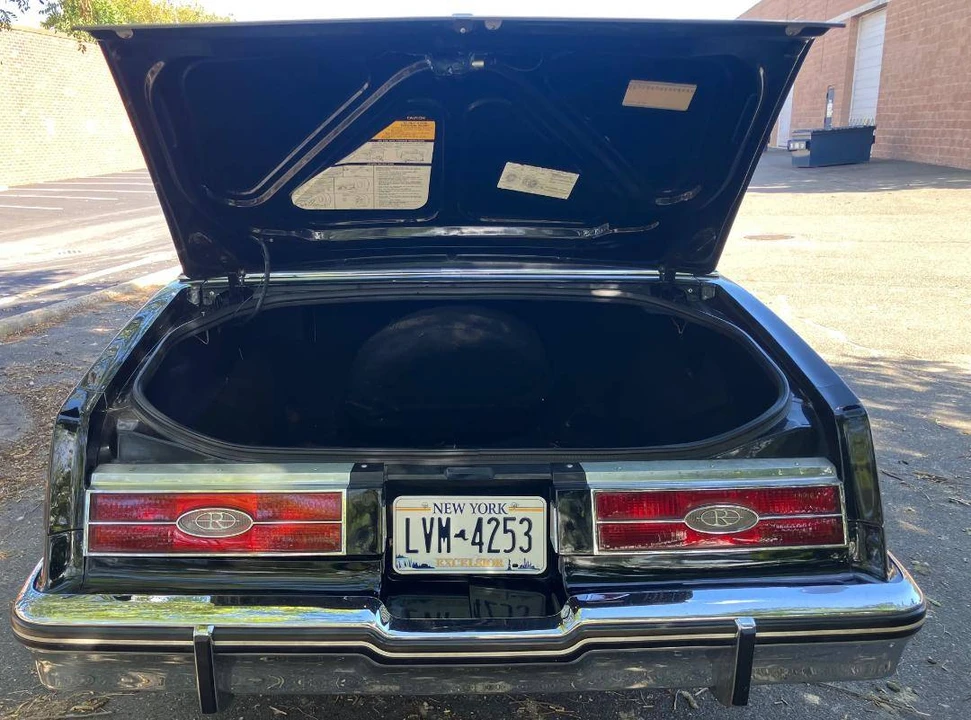 1985 Buick Riviera 4th-7th Gen - Image 7 of 11