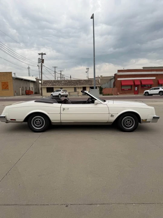 1985 Buick Riviera 4th-7th Gen - Image 4 of 20
